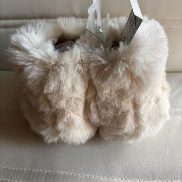 Cat & Jack Little Girl's S 5-6 Dallas Fur Cream Bootie Slippers - Picture 2 of 4